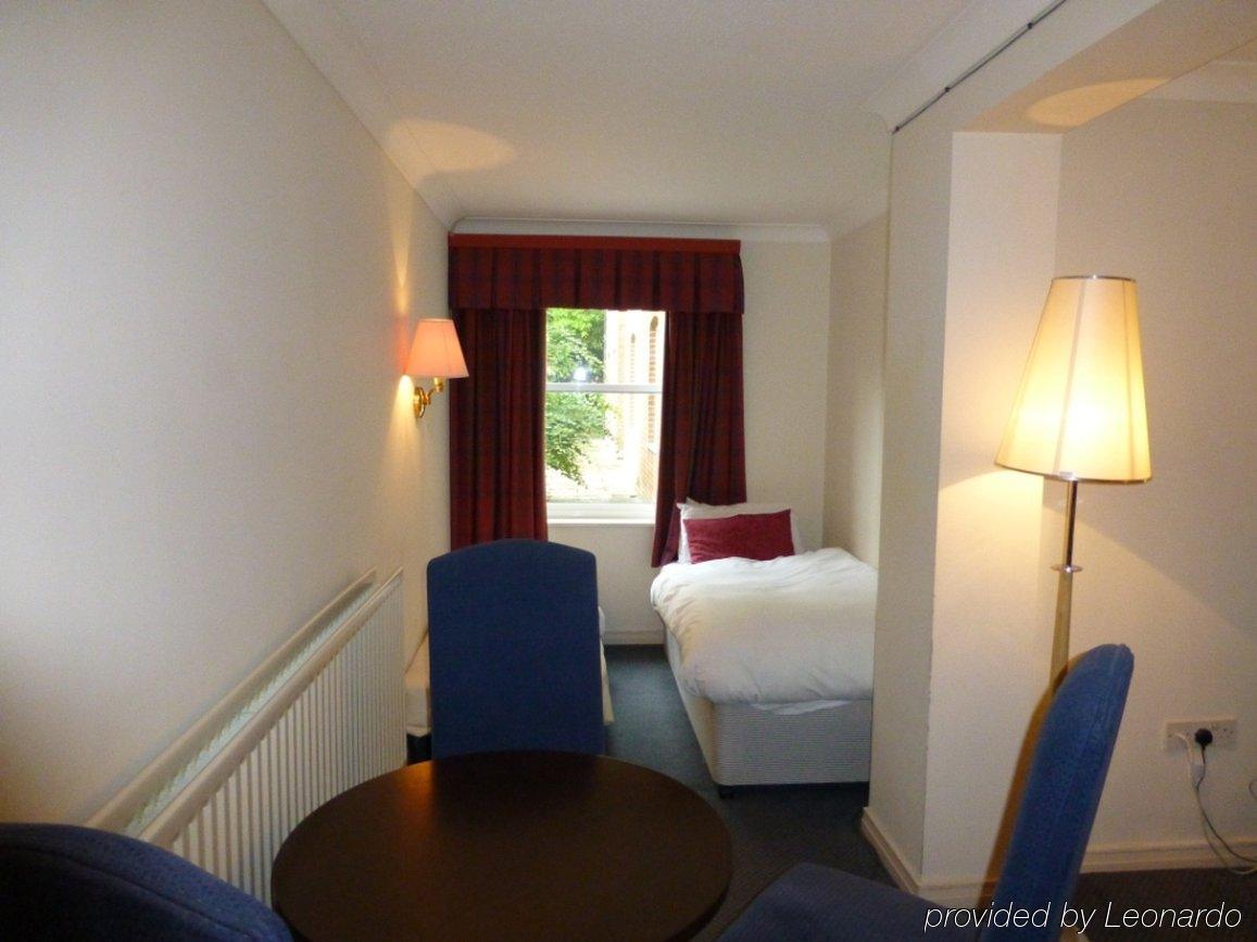 Waterloo Hotel Crowthorne Exterior foto
