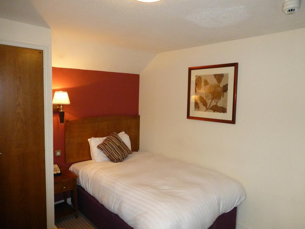 Waterloo Hotel Crowthorne Habitación foto