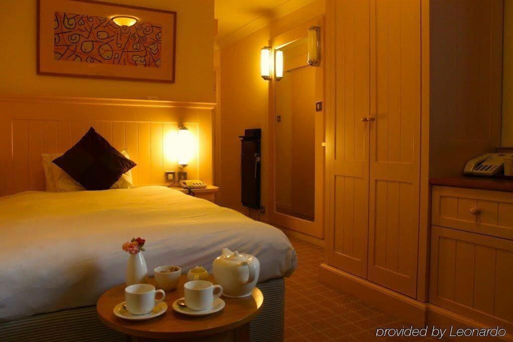 Waterloo Hotel Crowthorne Habitación foto